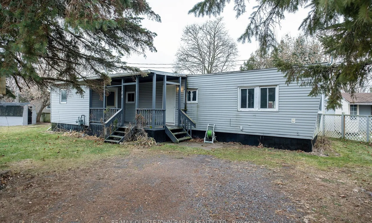 104-63 Whites Rd, Quinte West, ON K8V 5P5