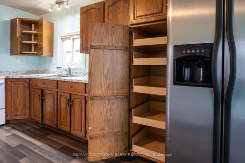 104-63 Whites Rd, Quinte West, ON K8V 5P5