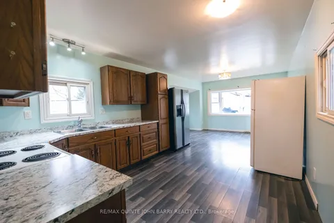 104-63 Whites Rd, Quinte West, ON K8V 5P5