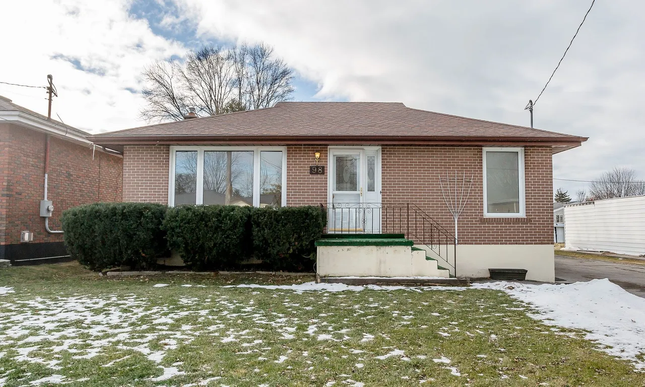 98 Lemoine St, Belleville, ON K8P 4H1