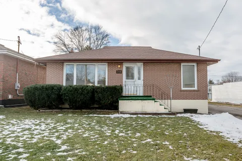 98 Lemoine St, Belleville, ON K8P 4H1