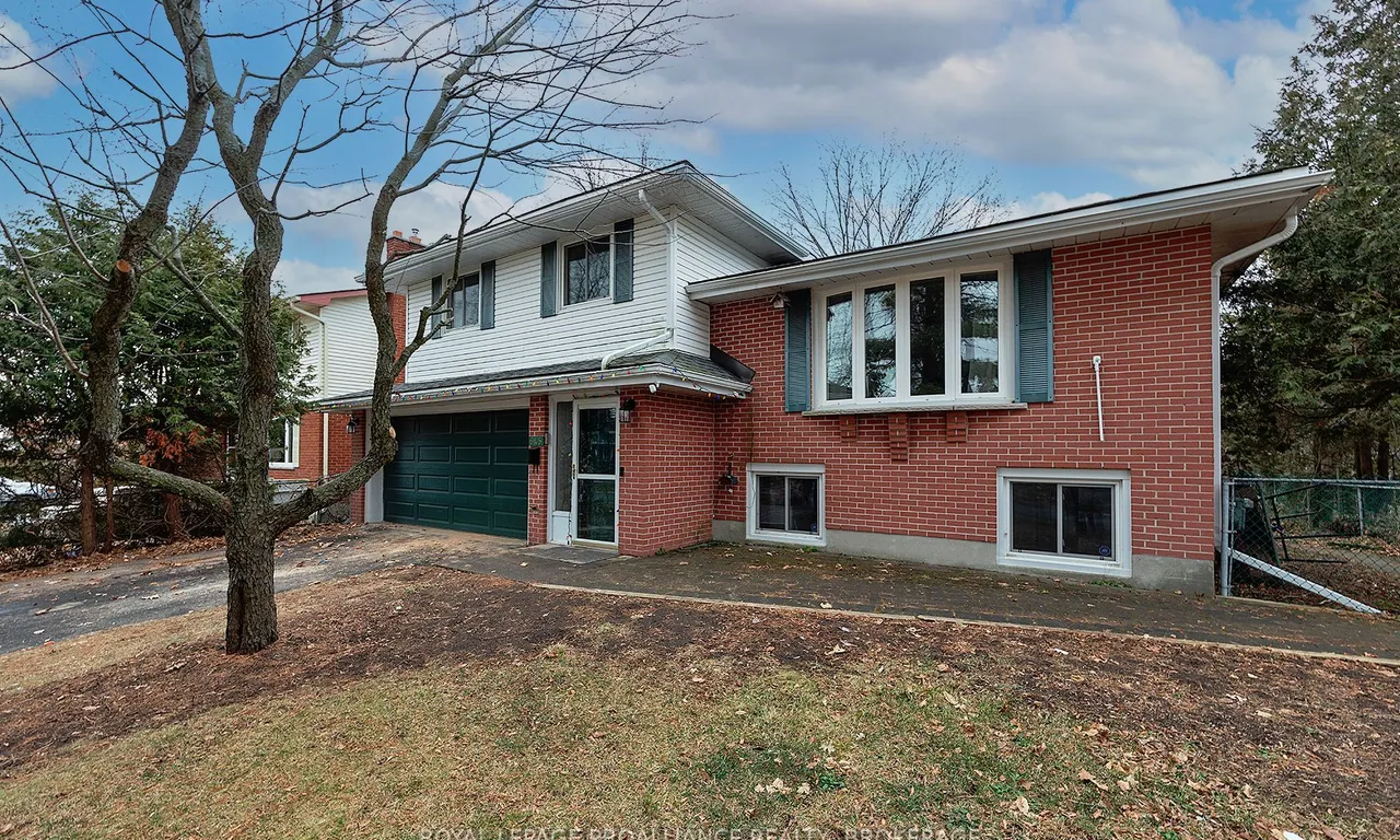 645 Sussex Blvd, Kingston, ON K7M 5A9