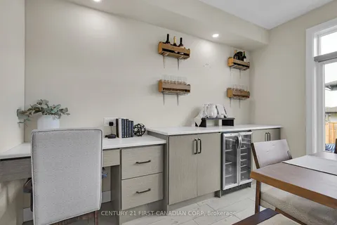 15 Honey Bend, St. Thomas, ON N5P 3S6