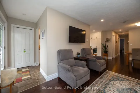 1160 12th St, Owen Sound, ON N4K 5Y6