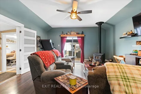 391 Thomas St, Deseronto, ON K0K 1X0