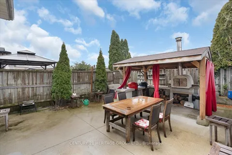 46 Millpond Place, Hamilton, ON L8W 2W8