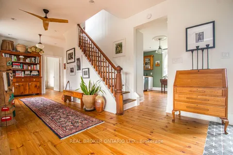 1083 Colborne St, Brant, ON N3T 5M1