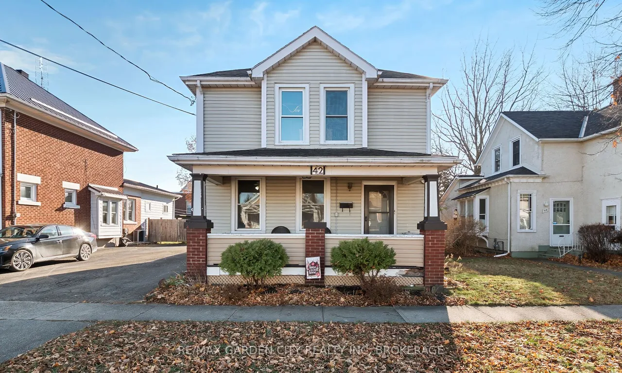 42 Dacotah St, St. Catharines, ON L2R 1Z7