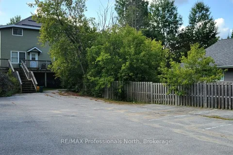 9 WEST Rd, Huntsville, ON P1H 1K9