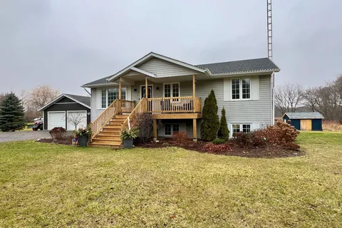 1290 Victoria Rd, Prince Edward County, ON K0K 1A0