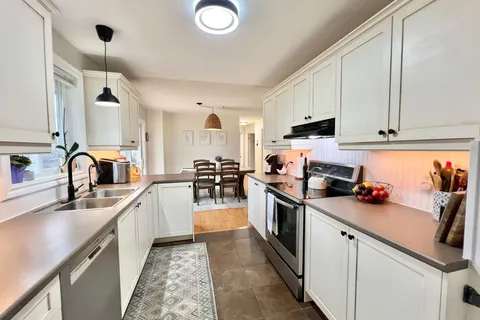 1290 Victoria Rd, Prince Edward County, ON K0K 1A0