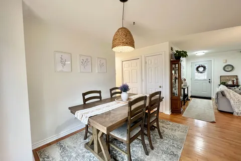 1290 Victoria Rd, Prince Edward County, ON K0K 1A0