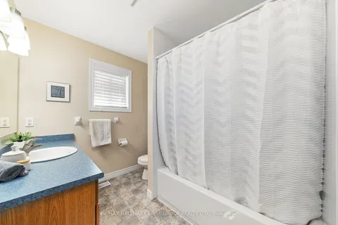 52 Munroe St, Cobourg, ON K9A 1C1