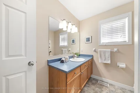 52 Munroe St, Cobourg, ON K9A 1C1