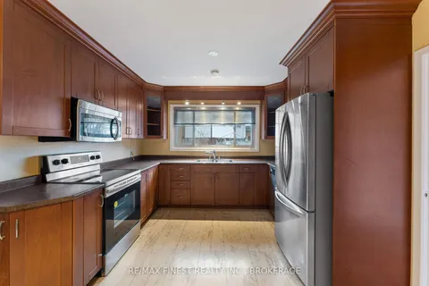 14 Machar Pl, Kingston, ON K7M 1L6