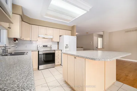 70 Forest Gate Way, Barrhaven, ON K2G 6P4
