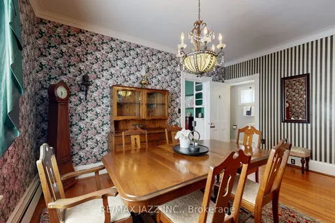 243 Brant Ave, Brantford, ON N3T 3J4
