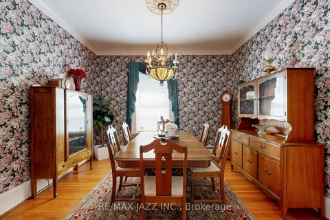 243 Brant Ave, Brantford, ON N3T 3J4