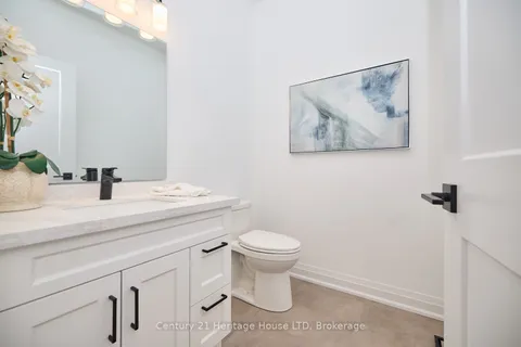 4 Meteor St, St. Catharines, ON L2S 2T1