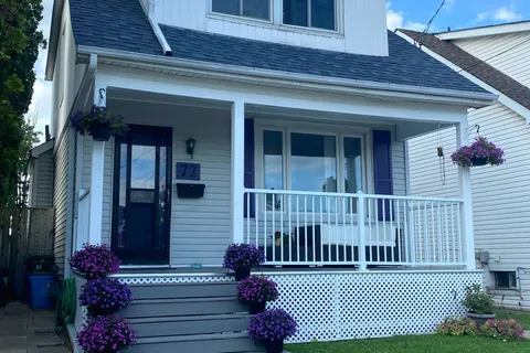 72 Harrison Avenue, Hamilton, ON L8H 3A1