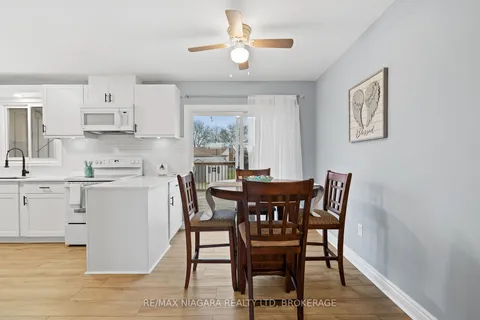 8848 BANTING St, Niagara Falls, ON L2G 6Z9