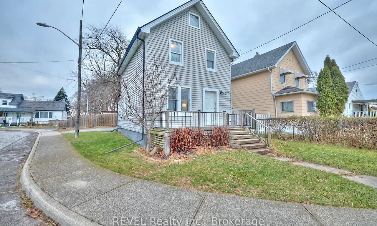 4317 Buttrey St, Niagara Falls, ON L2E 2X1