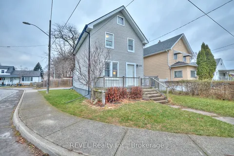 4317 Buttrey St, Niagara Falls, ON L2E 2X1