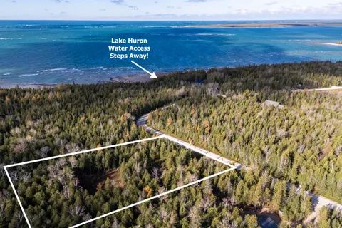 17 Fowlie Road, Northern Bruce Peninsula, ON N0H 1W0