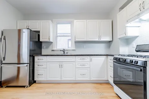 57 Oakland Ave, Welland, ON L3C 2B8
