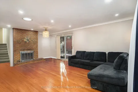 502 Coronation Ave, Alta Vista and Area, ON K1G 0M3
