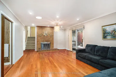 502 Coronation Ave, Alta Vista and Area, ON K1G 0M3