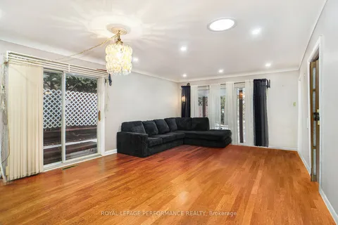 502 Coronation Ave, Alta Vista and Area, ON K1G 0M3