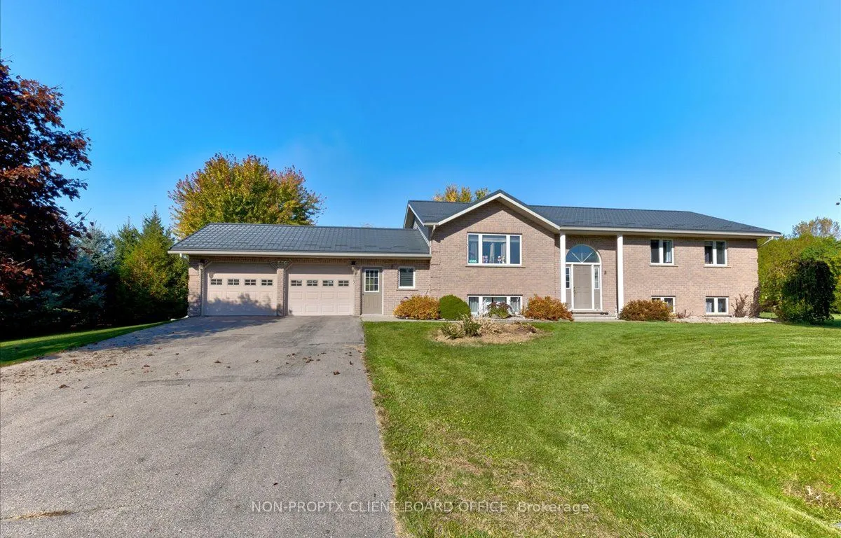 4566 Meadowview Dr, Perth East, ON N0K 1X0