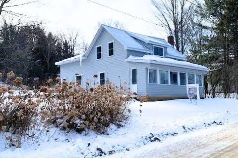 17 Battelle Road, Bancroft, ON K0L 1C0
