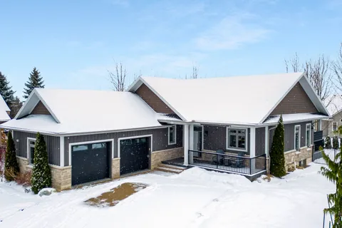 107 Hoggard Court, Blue Mountains, ON N0H 2P0