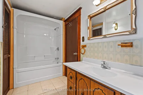 263 Humboldt Pkwy, Port Colborne, ON L3K 2H7
