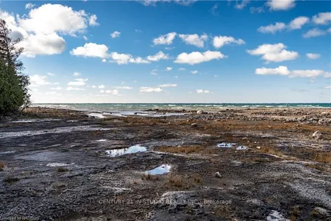 17 FOWLIE Road, Northern Bruce Peninsula, ON N0H 1W0