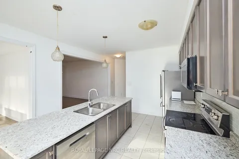 27 Beatty Ave, Thorold, ON L3B 5N5