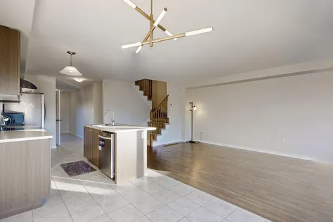 60 Cole Cres, Brantford, ON N3T 0P4