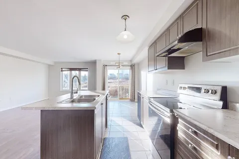 60 Cole Cres, Brantford, ON N3T 0P4