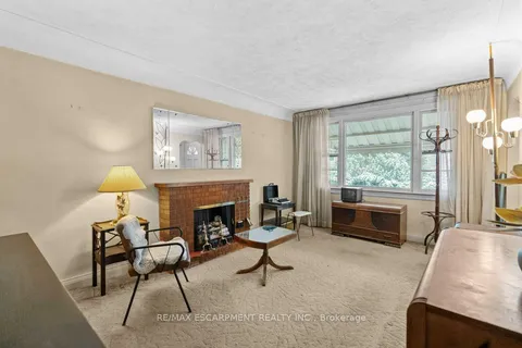 1A Cameron Ave, Hamilton, ON L9H 1P4