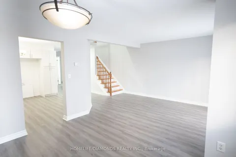 16 NELSON Tr, Welland, ON L3C 3V4