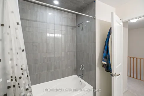 5 Sapphire Way, Thorold, ON L2V 0L4