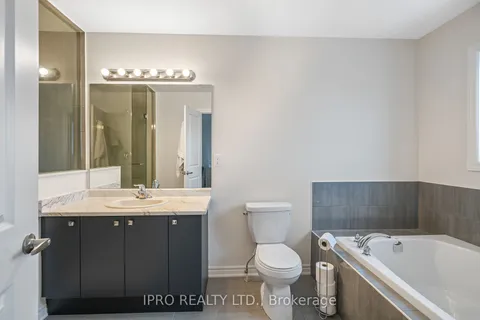 5 Sapphire Way, Thorold, ON L2V 0L4