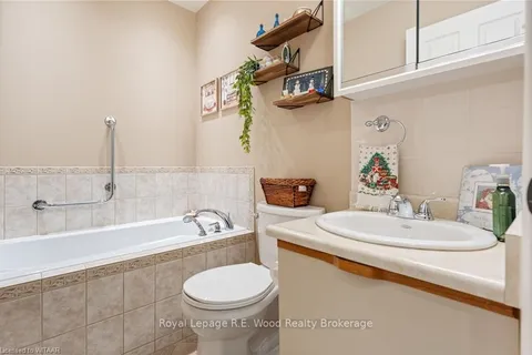 14 WILKINS Cres, Tillsonburg, ON N4G 5M5