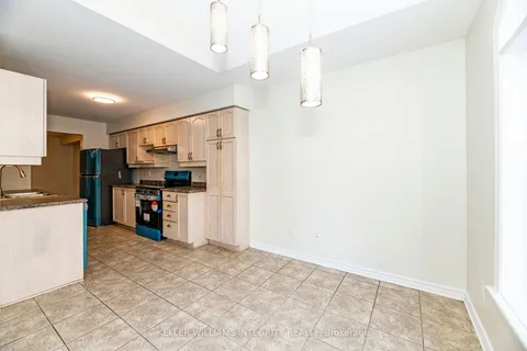 460 cache bay Cres, Blossom Park - Airport and Area, ON K1T 4H2