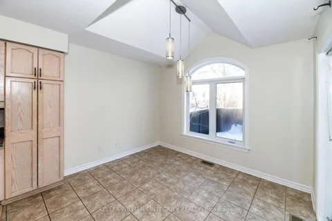 460 cache bay Cres, Blossom Park - Airport and Area, ON K1T 4H2