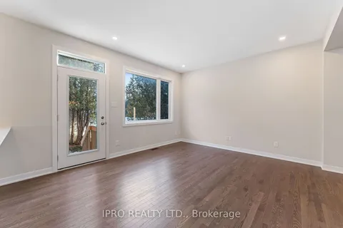 283 Falsetto St, Orleans - Convent Glen and Area, ON K1W 0S4