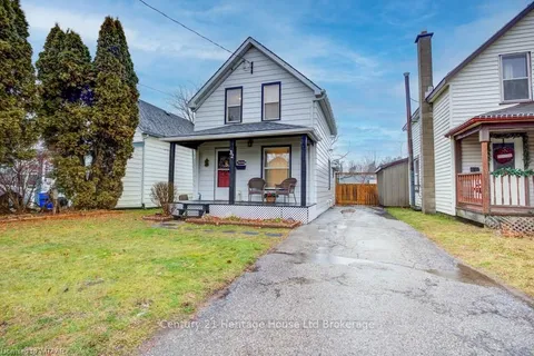 32 PEARL St, Tillsonburg, ON N4G 1L3