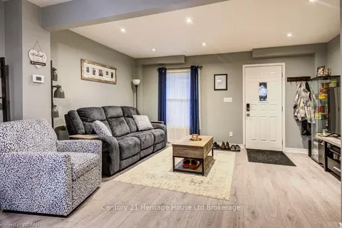 32 PEARL St, Tillsonburg, ON N4G 1L3